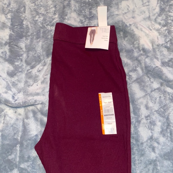 NWT’S High Rise Burgundy Ribbed leggings Stretch Fitted Size Medium M 8-10 - Picture 2 of 7